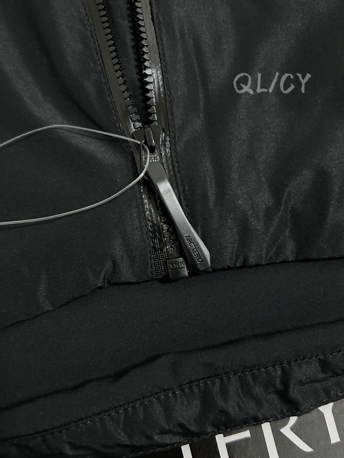 B 17 ！ Solano Hoody GTX ：Arc'teryx Solano Insulated Hoody Solano GTX ， ， ：X 000010541 • ：GORE‑TEX ， Prima Loft ， + ， ， 。 • ： +Dark Gray ， ， ， 。 • ： 、 ， Atom AR GTX ， ； 。 Solano Insulated Solano Series GTX Prima Loft +GORE‑TEX ， / ， ， ， ✅ GTX ｜ P ， ， ✅GORE‑TEX ✅Prima Loft ✅ ｜ ✅ ｜ Solano ，